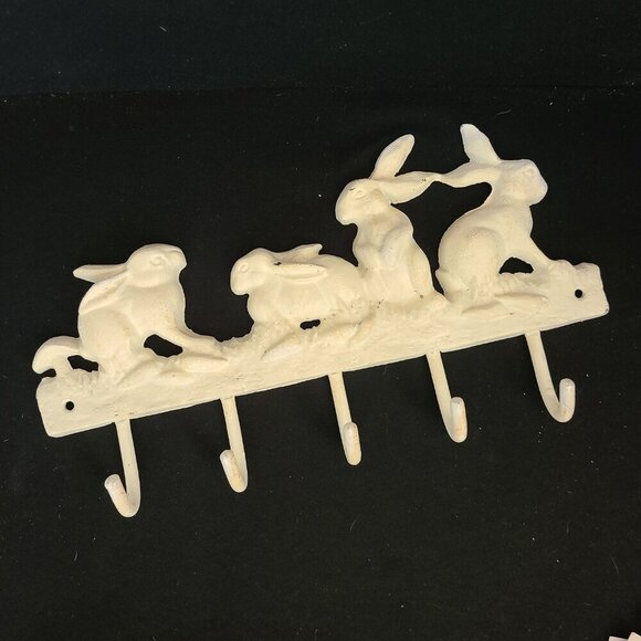 Vintage Cast Iron White Rabbit Bunny in Grass Wall Hanging 5 Hooks - Picture 1 of 16